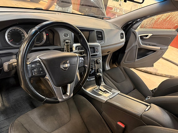 Volvo V60 6 of 30