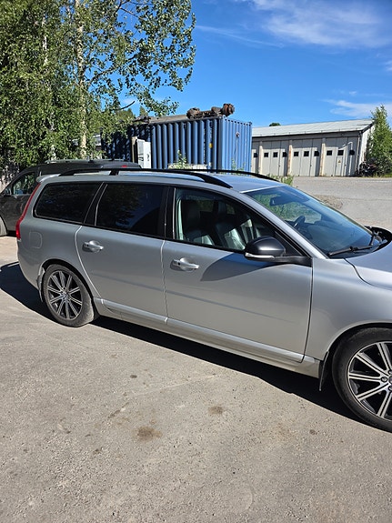 Volvo V70 3 of 5