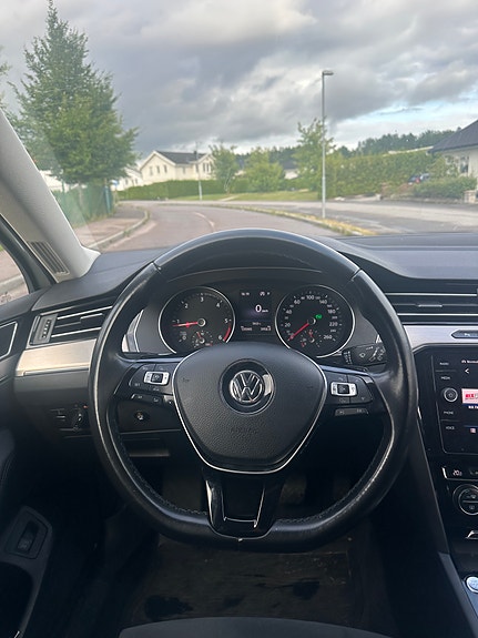 Volkswagen Passat 3 of 5