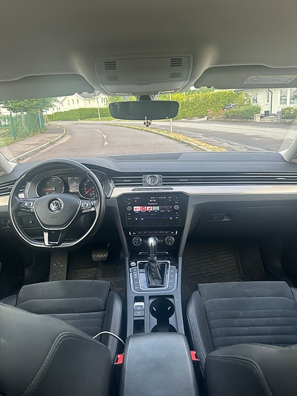 Volkswagen Passat 2 of 5
