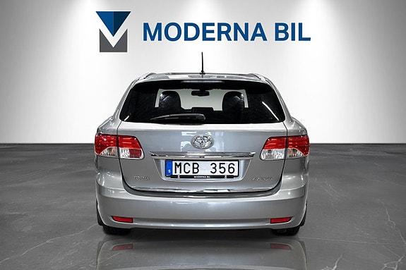 Toyota Avensis 4 of 5