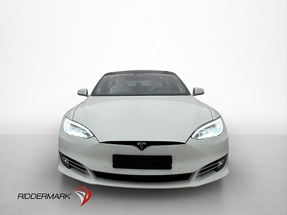 Tesla Model S 2 of 5