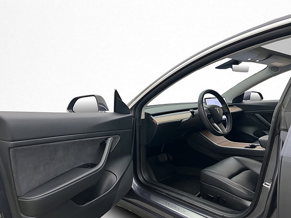 Tesla Model 3 11 of 30
