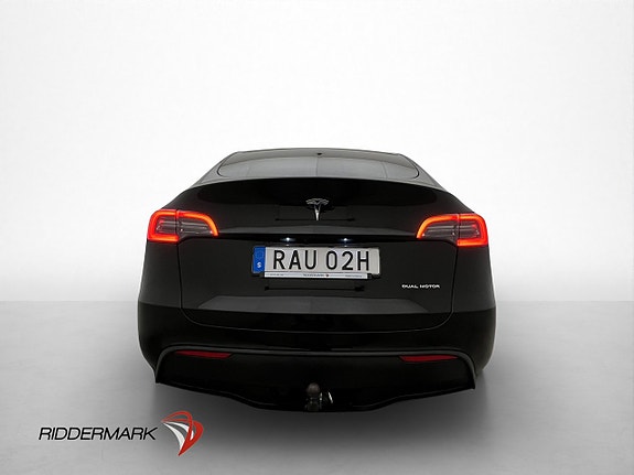 Tesla Model Y 4 of 5