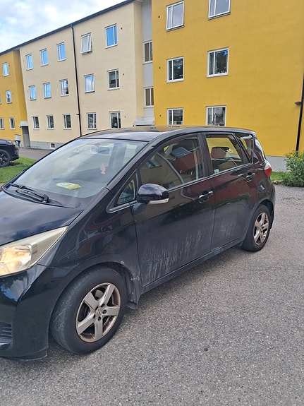 Toyota Verso-S 5 of 5