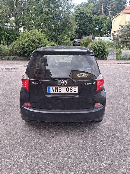 Toyota Verso-S 2 of 5