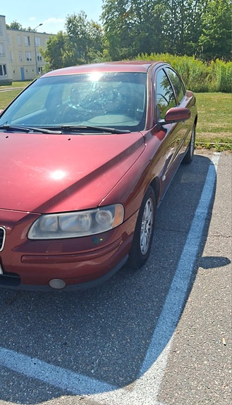 Volvo S60 2 of 5