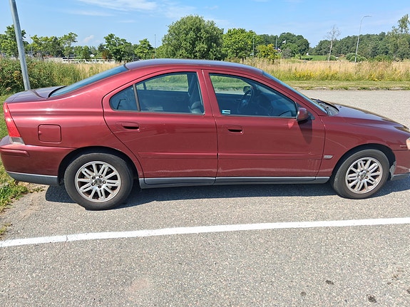 Volvo S60 4 of 5