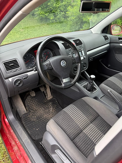Volkswagen Golf V 5 of 5