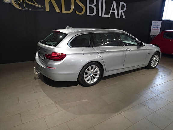 BMW 520d 4 of 5