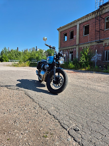 Royal Enfield INTERCEPTOR INT 650 2 of 4