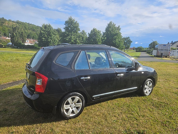 Kia Carens 3 of 5
