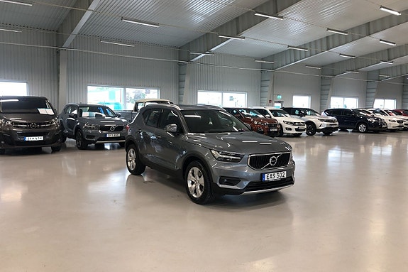 Volvo XC40 2 of 5