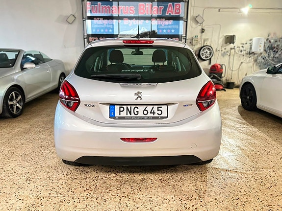 Peugeot 208 14 of 14