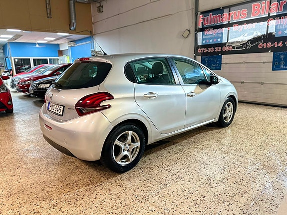 Peugeot 208 4 of 14