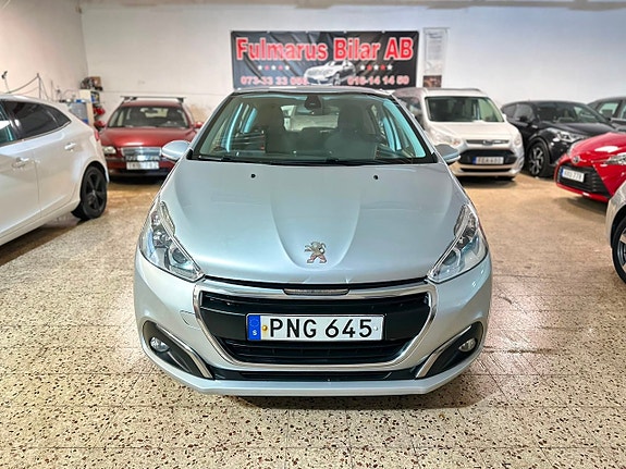 Peugeot 208 2 of 14