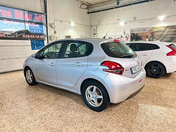 Peugeot 208 5 of 14