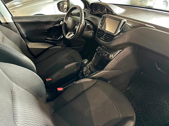 Peugeot 208 7 of 14