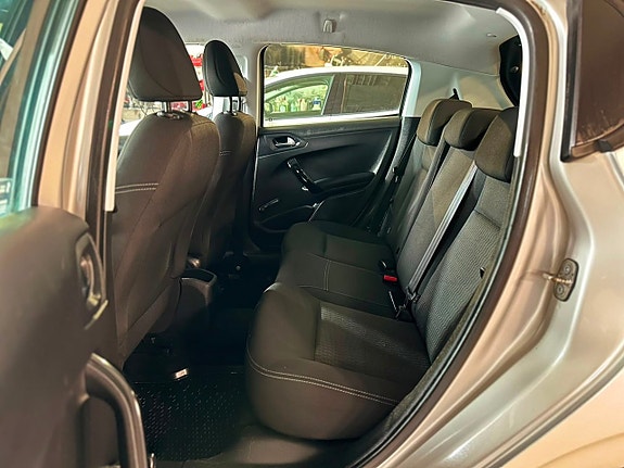 Peugeot 208 9 of 14