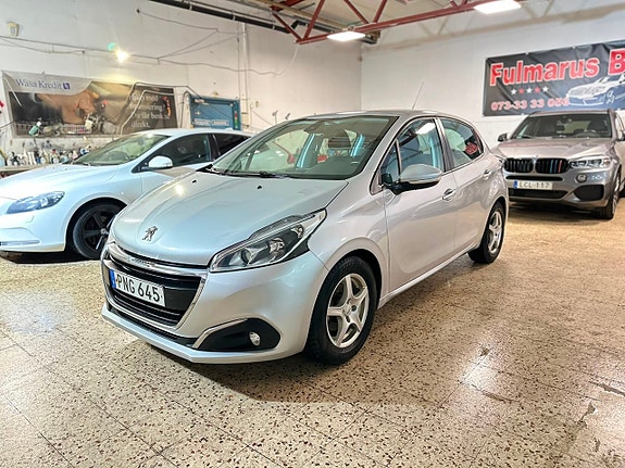 Peugeot 208 3 of 14