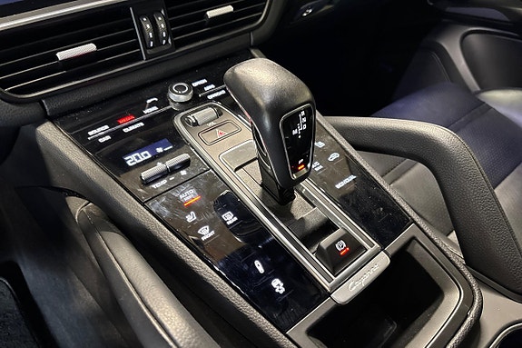Porsche Cayenne 17 of 29