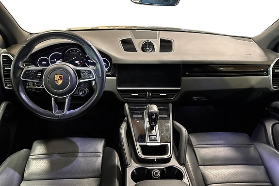 Porsche Cayenne 12 of 29