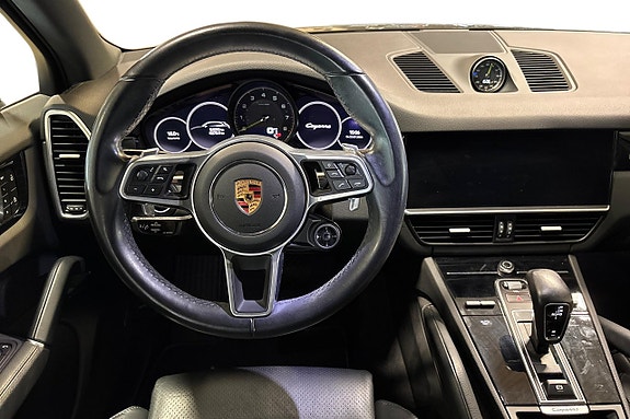 Porsche Cayenne 13 of 29