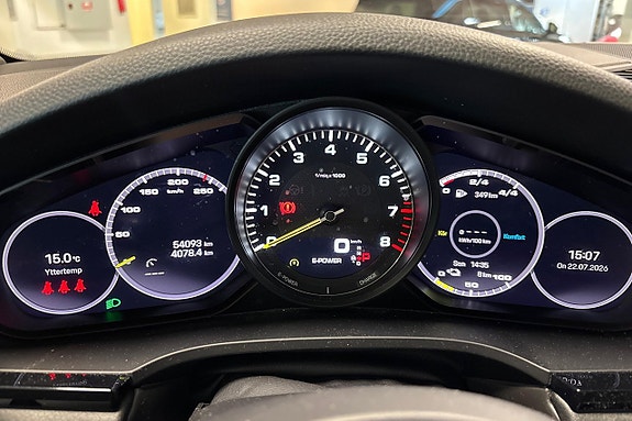 Porsche Cayenne 15 of 29