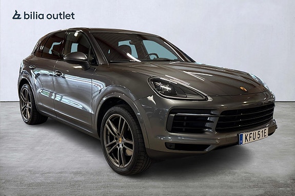 Porsche Cayenne 4 of 5