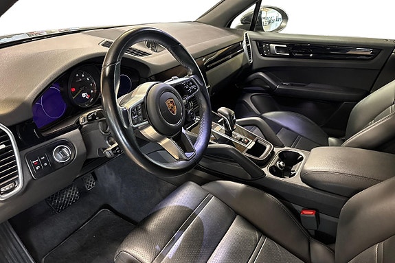Porsche Cayenne 11 of 29