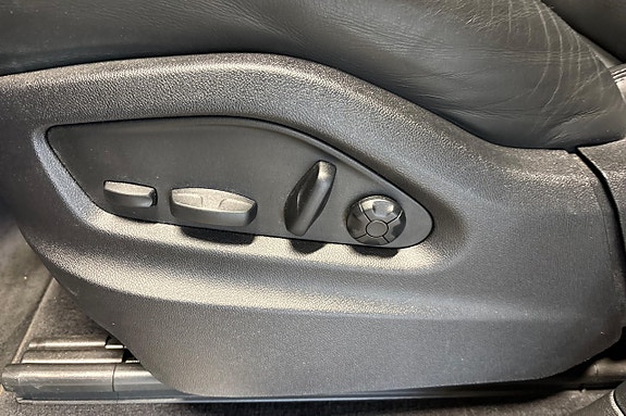 Porsche Cayenne 22 of 29