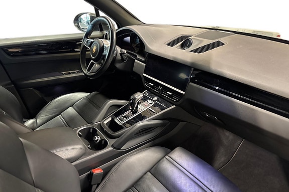 Porsche Cayenne 14 of 29