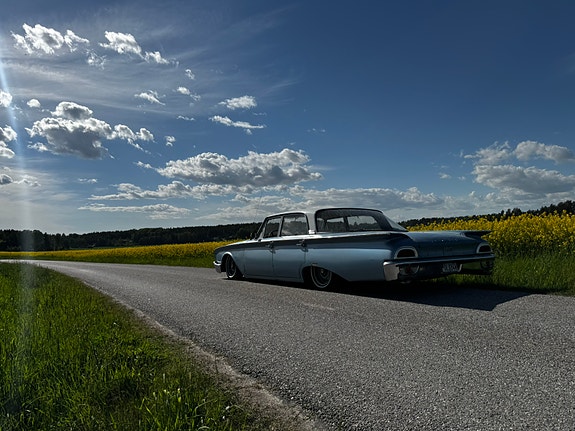 Ford Fairlane 2 of 5