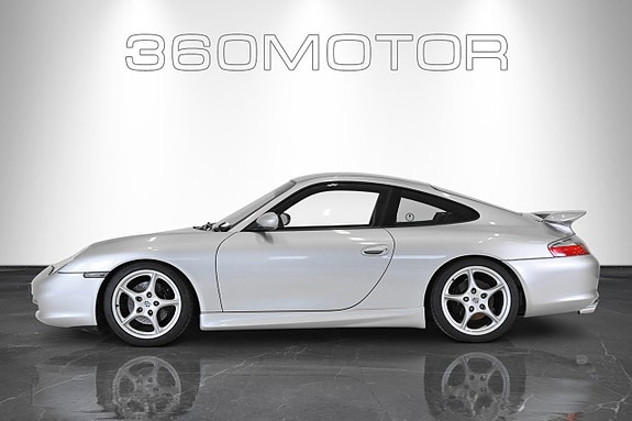 Porsche 911 Carrera 3 of 5