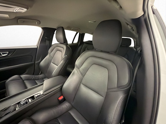 Volvo V60 9 of 30