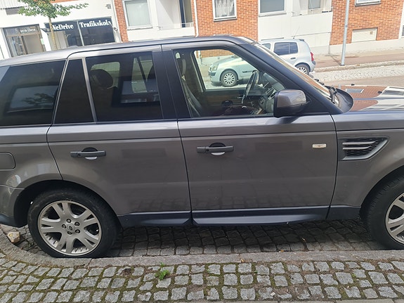 Land Rover Range Rover Sport 2 of 5