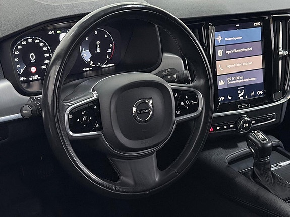 Volvo V90 2 of 5