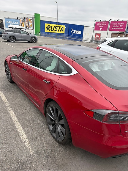 Tesla Model S 3 of 5