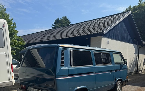 Volkswagen Caravelle 3 of 5