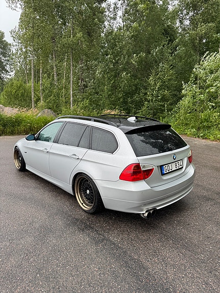 BMW 325i 3 of 5