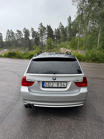 BMW 325i 4 of 5