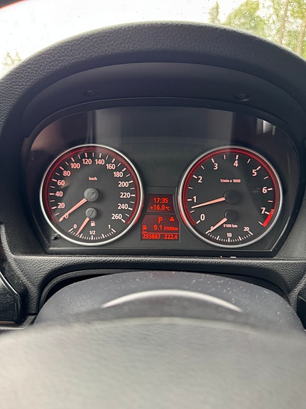 BMW 325i 8 of 16