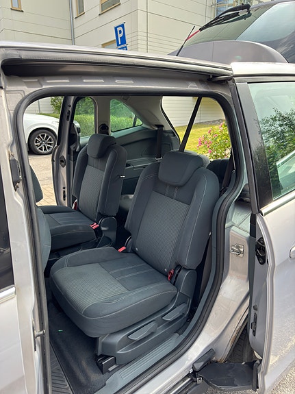 Ford Grand C-MAX 9 of 13