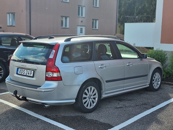 Volvo V50 3 of 5