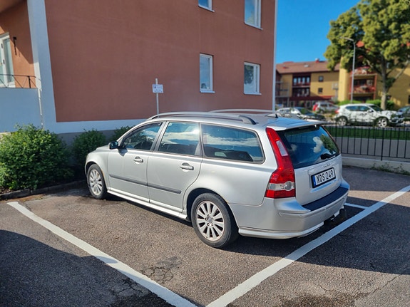 Volvo V50 2 of 5