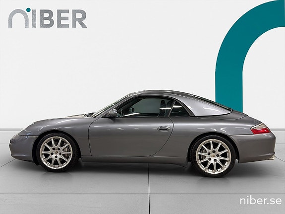 Porsche 911 Carrera 4 4 of 5
