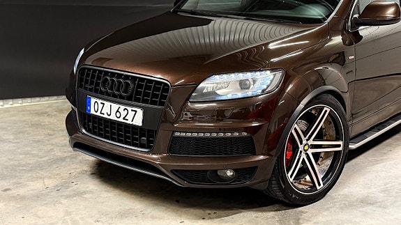 Audi Q7 2 of 5