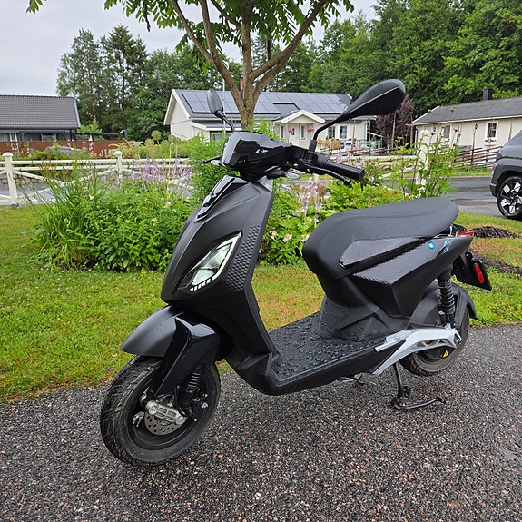 Piaggio 1 2 of 7