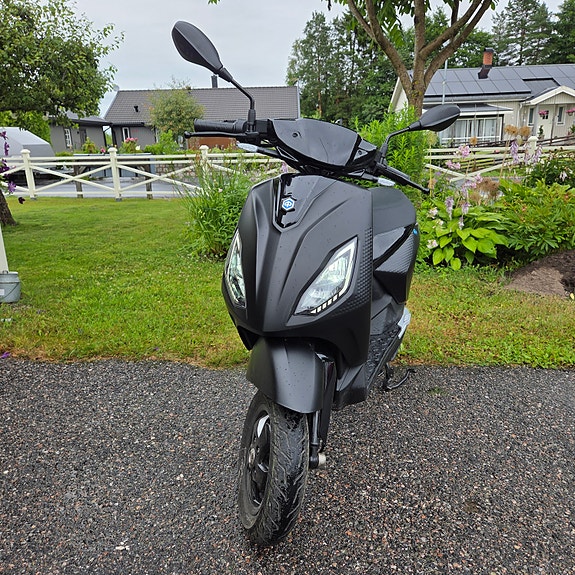 Piaggio 1 3 of 7