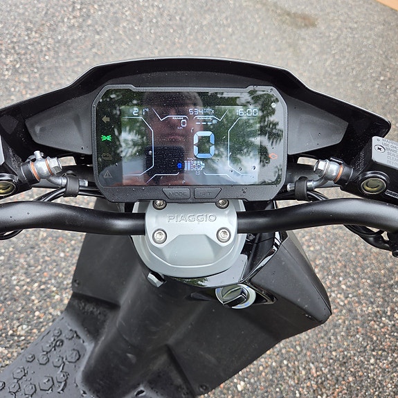 Piaggio 1 6 of 7